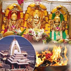 Puja at Mahalaxmi Temple, Mumbai